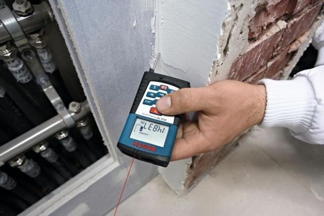 Лазерный дальномер Bosch DLE 70_3