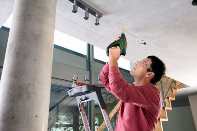 Аккумуляторный перфоратор Bosch UNEO_1