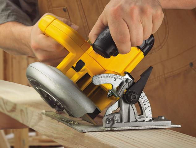 Дисковая пила  DeWalt DWE576K_1