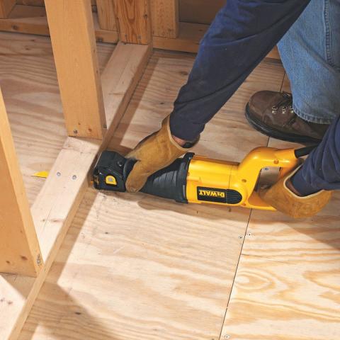 Шабельна пила  DeWalt DWE 305PK_1