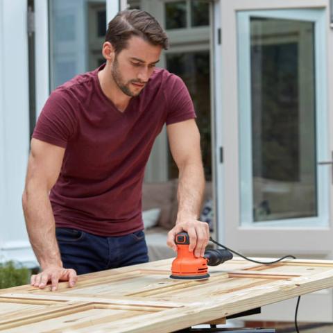 Ексцентрикова шліфмашина Black&Decker BEW210_2