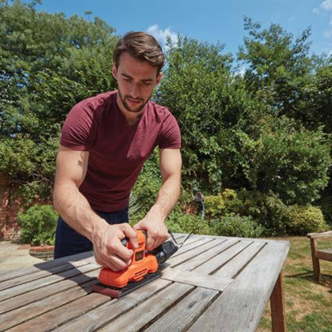 Вібраційна шліфмашина Black&Decker BEW 220_1